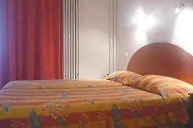 Otel Des Metallos 3*