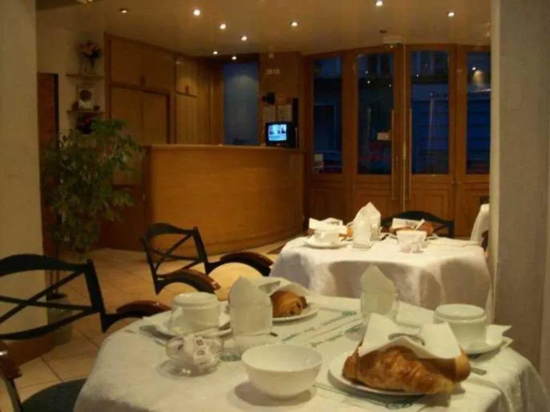 Des Metallos Otel 3*