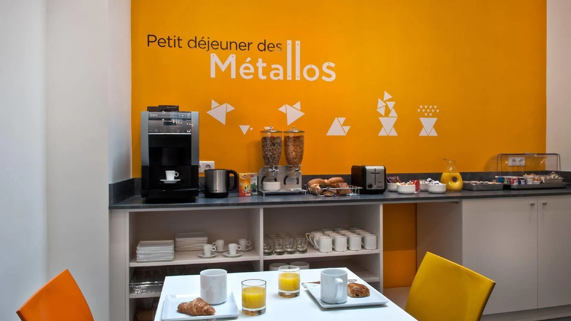 Otel Des Metallos 3*
